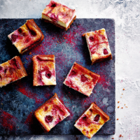 Raspberry ripple cheesecake bars